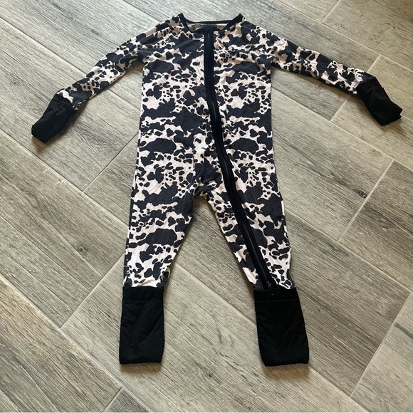American Farm Company Other - American Farm Company Cow Print Pajama 12-18 Months Bamboo